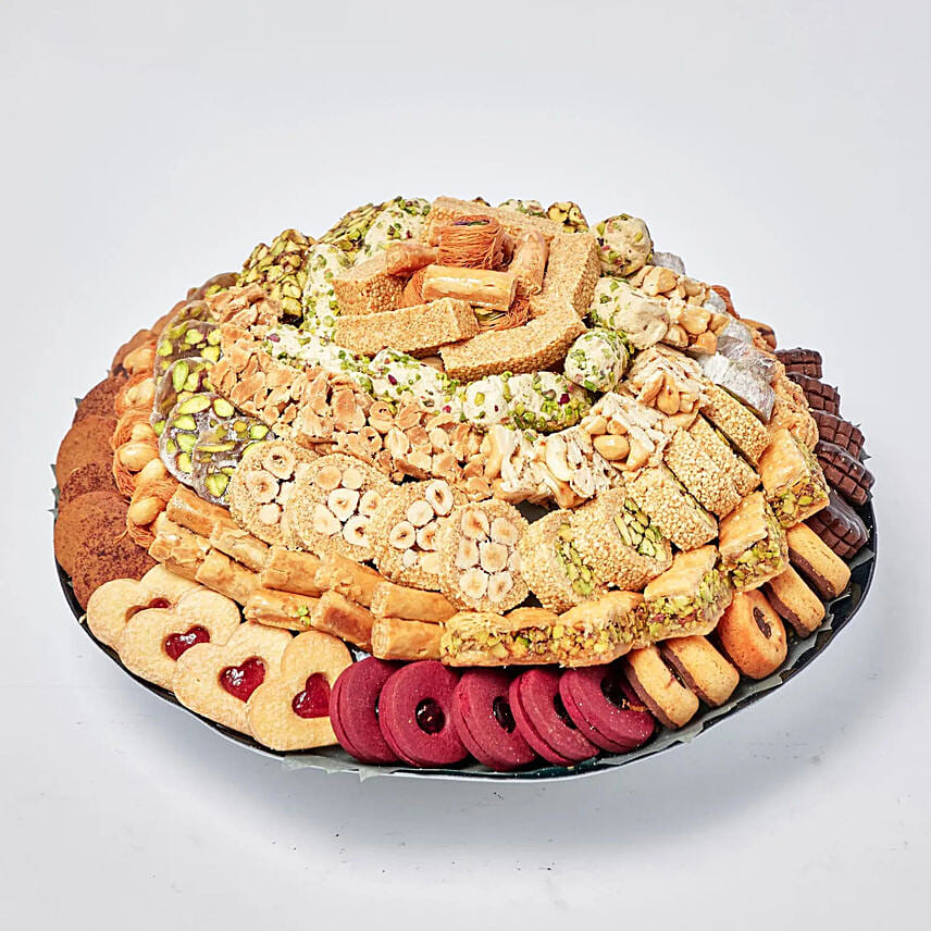 Wafi gourmet Assorted sweet basket: Dubai Sweets
