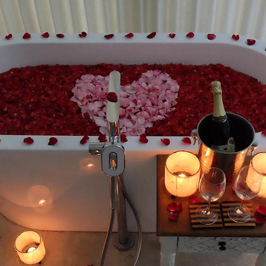 Bathtub Full of Rose Petals in uae Gift Bathtub Full of Rose Petals