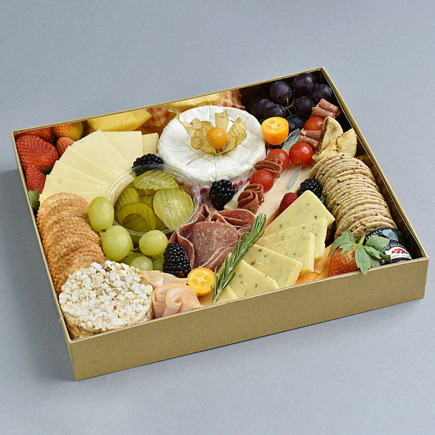 Cheesebox with Condiments