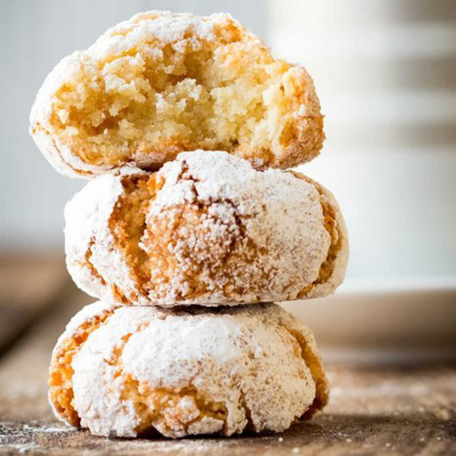 Online Amaretti Cookies with Crushed Almond Gift Delivery in UAE - FNP